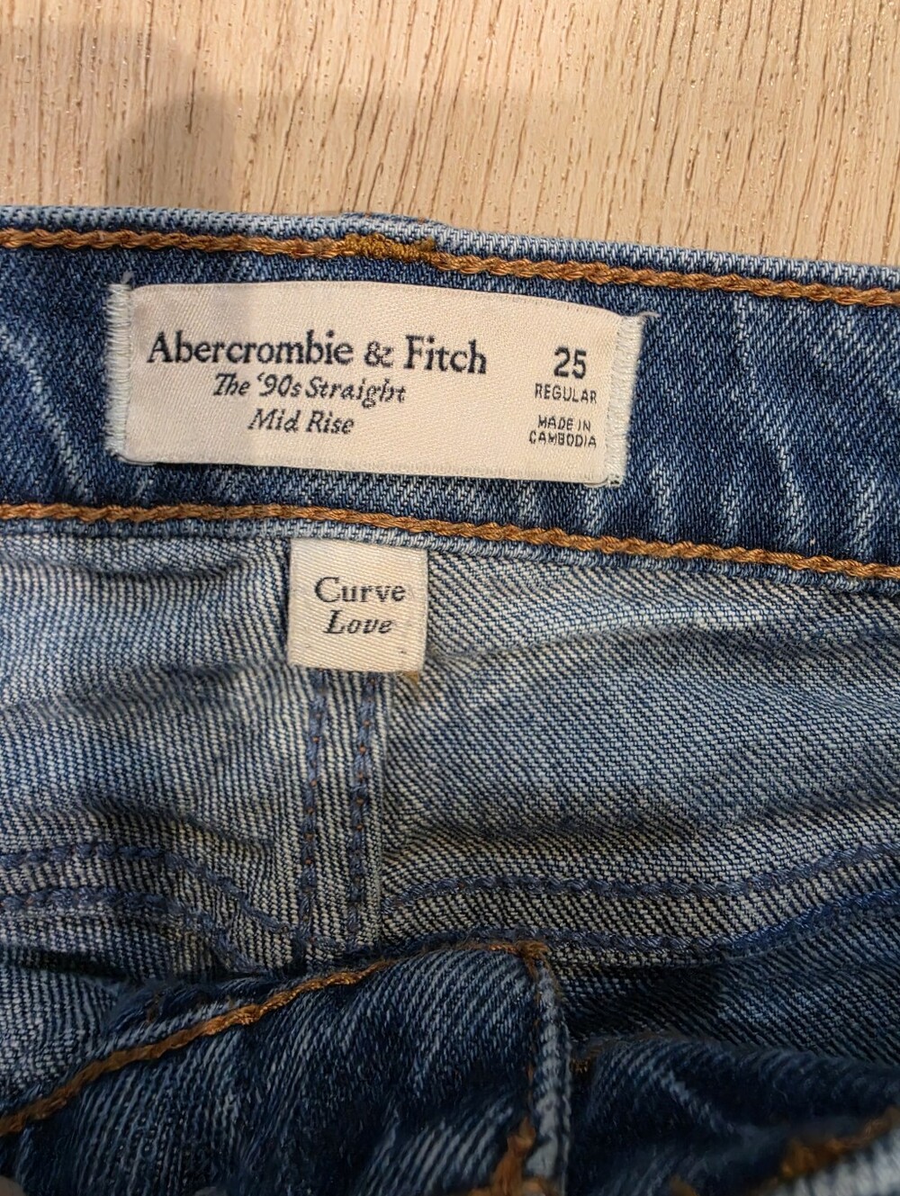 Abercrombie & Fitch Women’s 90s Straight Mid Rise Jeans Size 25 Medium Wash - Picture 3 of 5